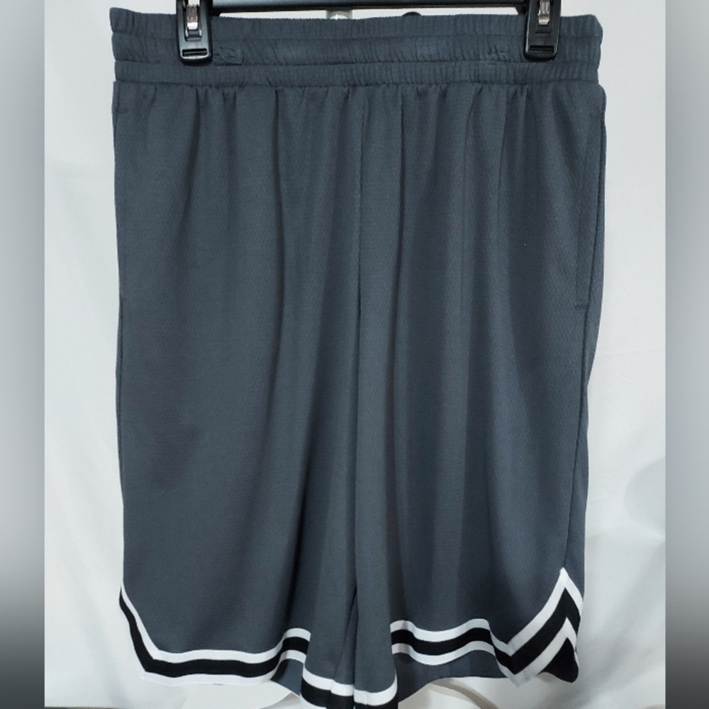 TEK GEAR MEN'S BASKETBALL SHORTS IN GREY SIZE M - NWT